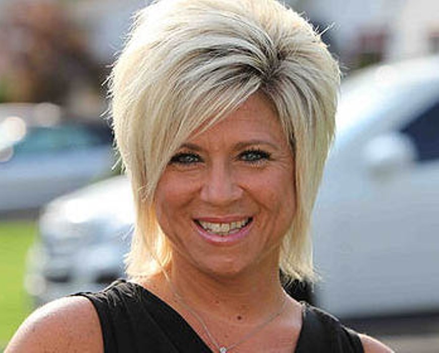What are some facts about Theresa Caputo from 